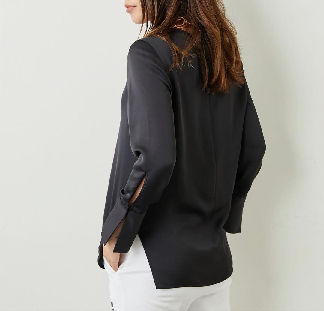 【ウィムガゼット】サテン　長袖　ブラウス　ブラック　クルーネック　黒　とろみ