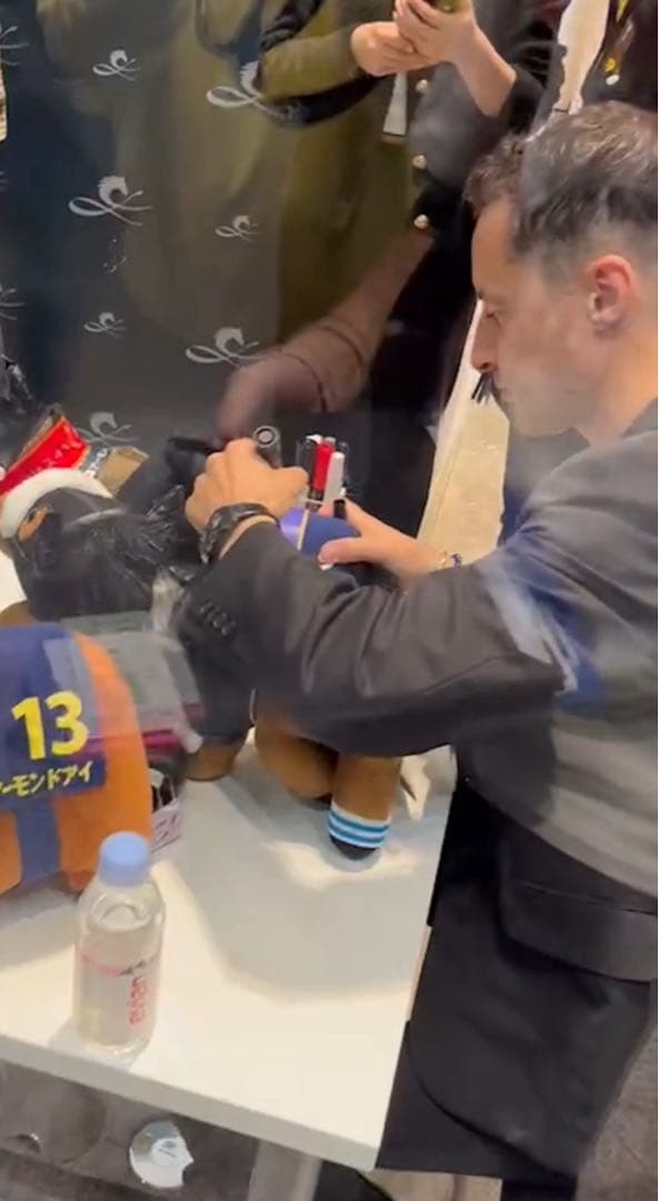 証拠有【アーモンドアイ】2018 桜花賞　ルメール騎手直筆サイン入り　ぬいぐるみ