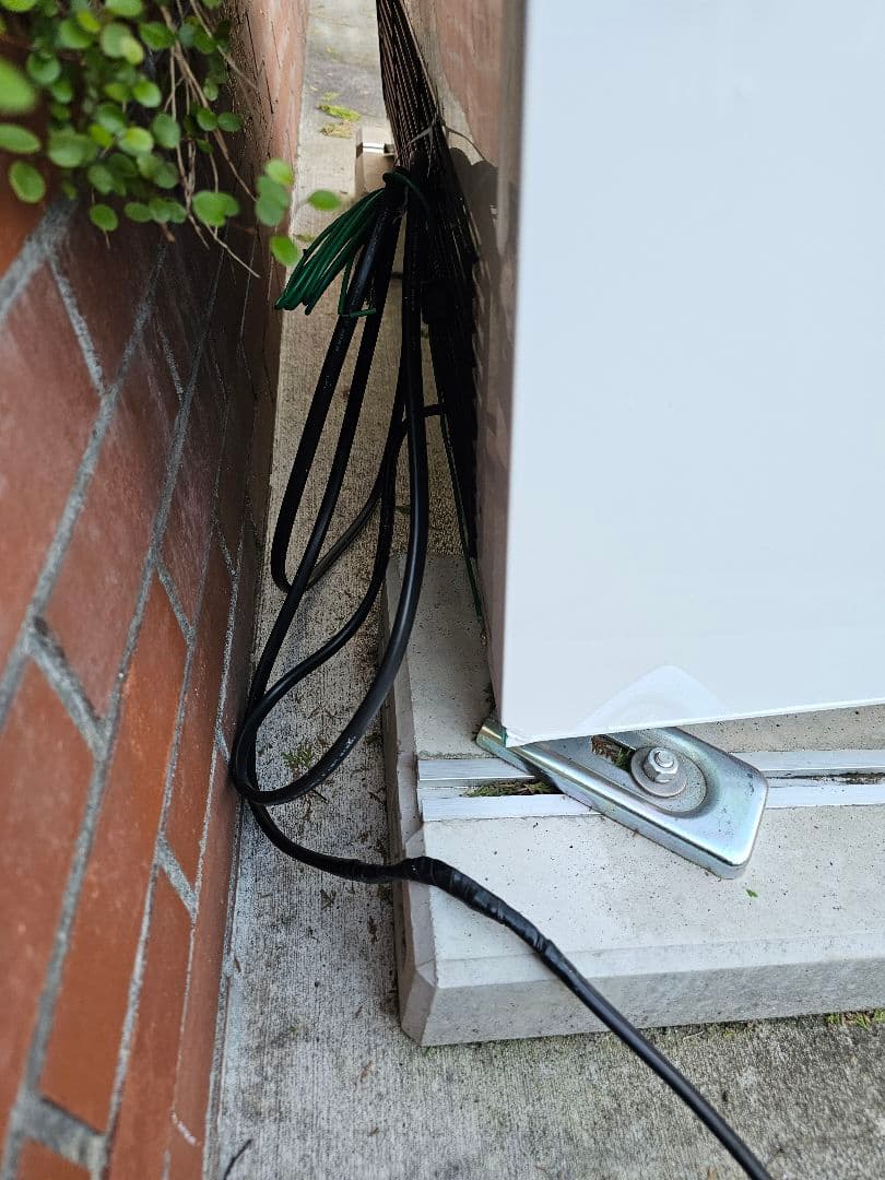 サンデン冷凍自動販売機「ど冷えもん」2023年製　新1,000円札対応　引取限定