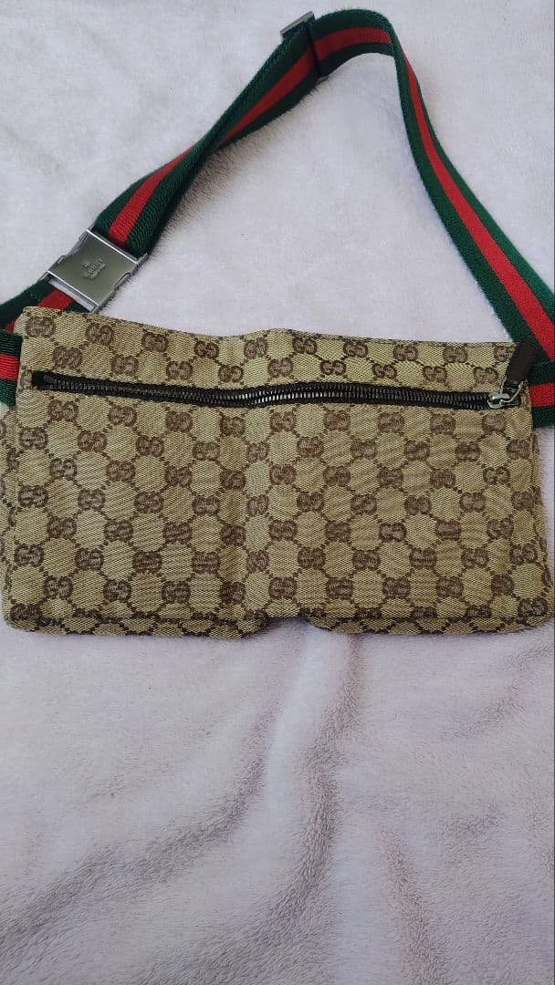 美品　Gucci GGパターン ボディバッグ