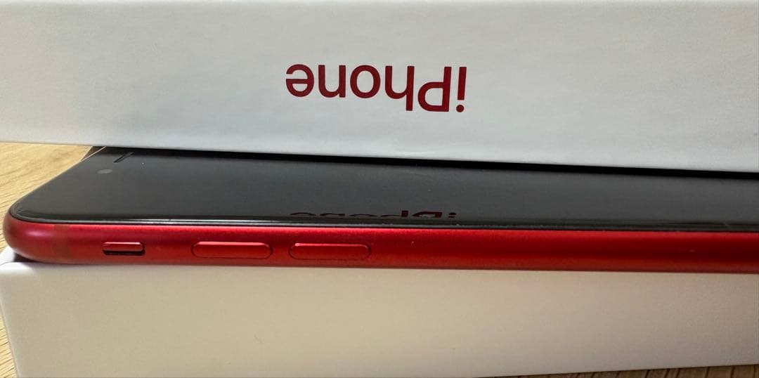 【Go Sato】iPhone SE 第2世代 (SE2) レッド