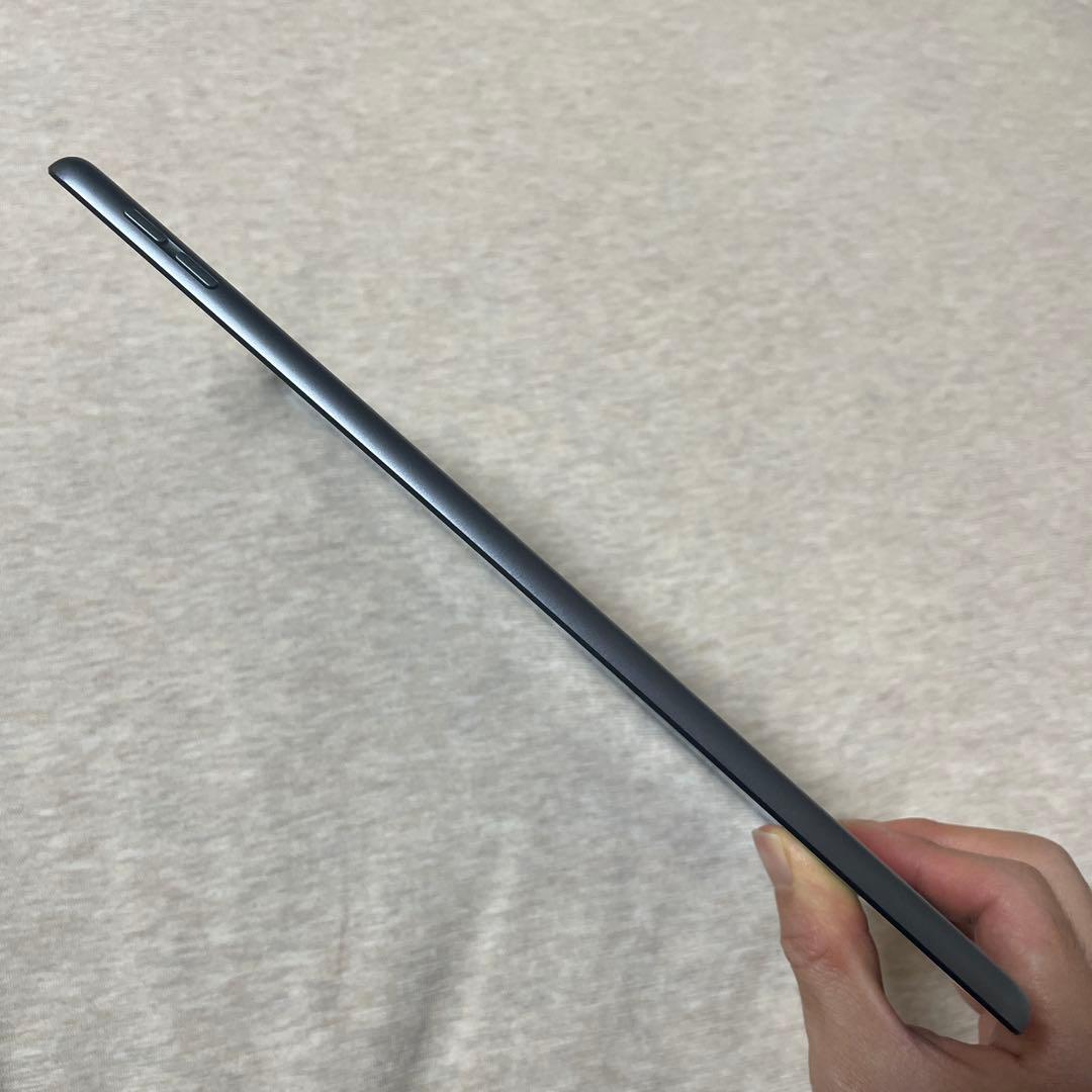 Apple iPad (第8世代) 32GB スペースグレー