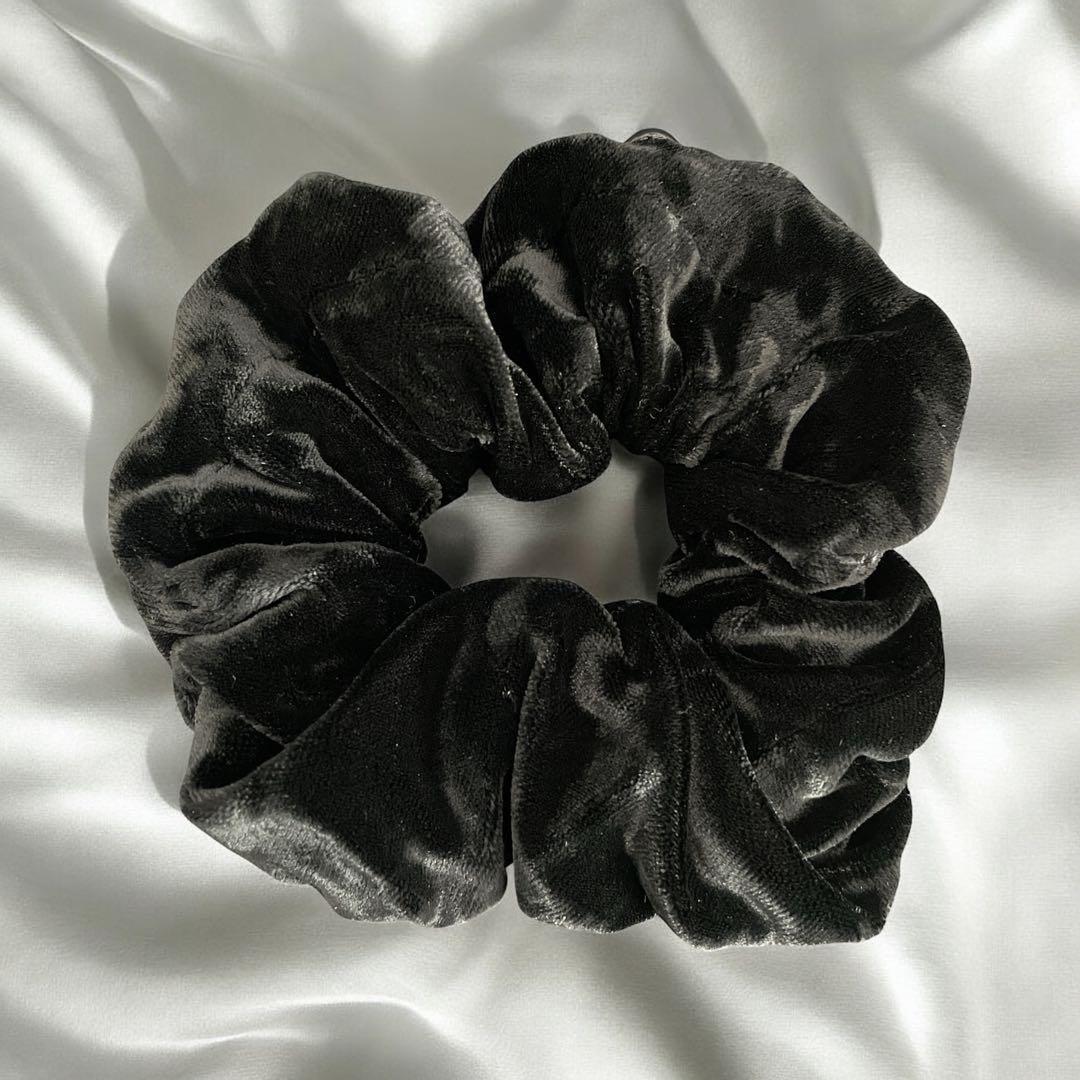 美品 PRADA プラダ ベロア シュシュ ヘアゴム　ヘアーアクセサリー　黒