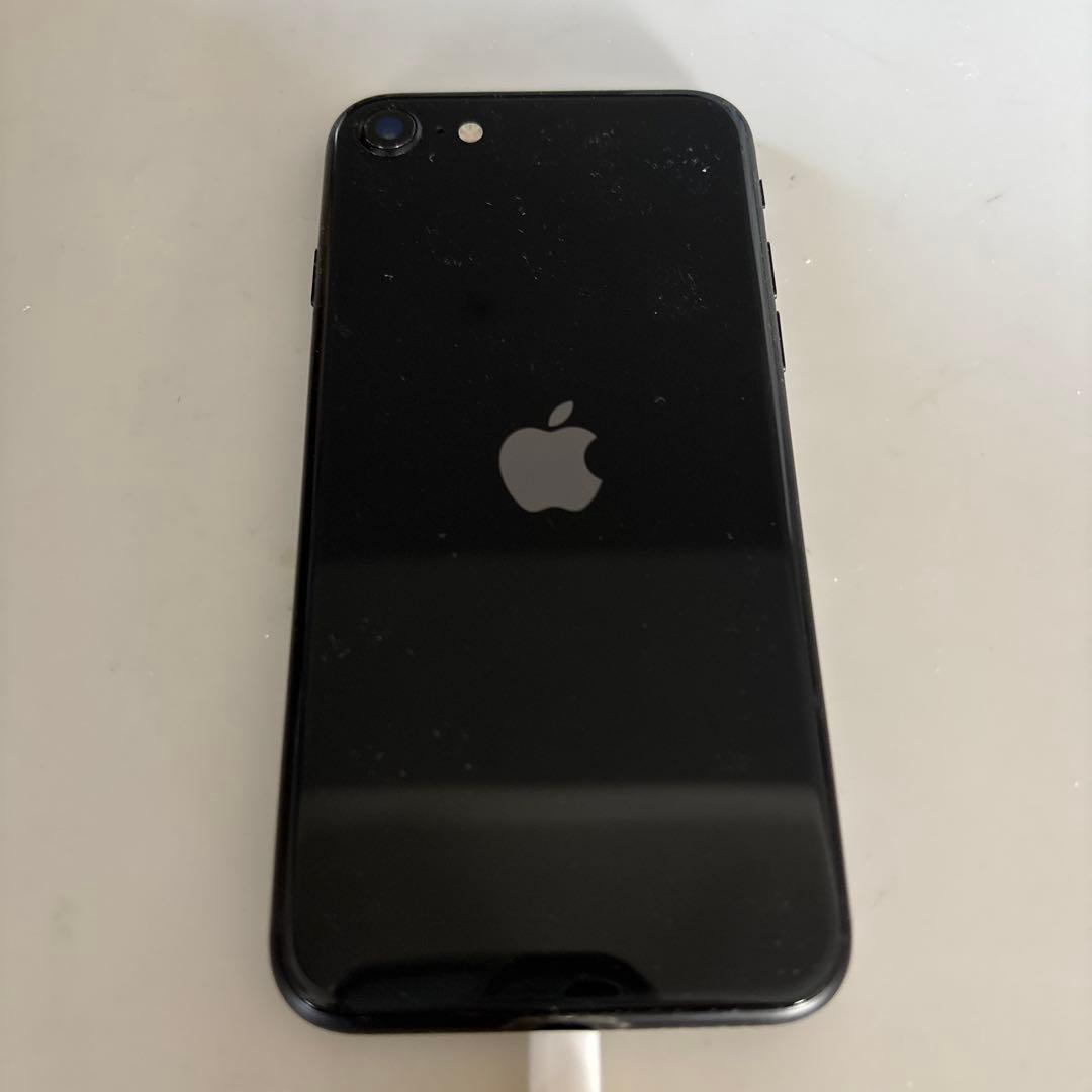 Apple iPhoneSEブラック 本体