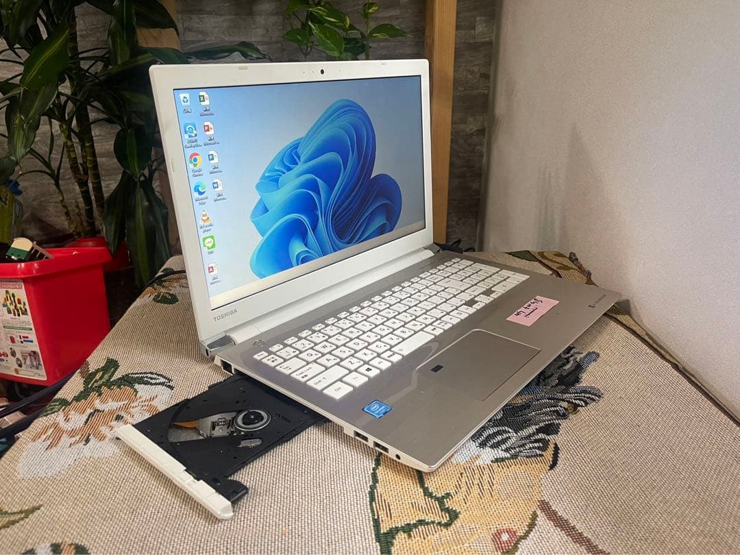 綺麗　東芝 2019年 AZ25 パソコン　正規対応機