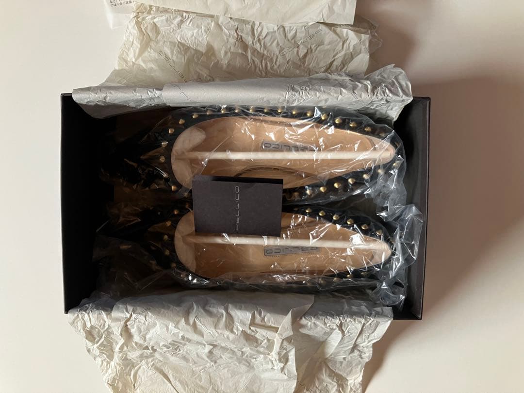 PELLICO スタッズ付き ブラックパンプス