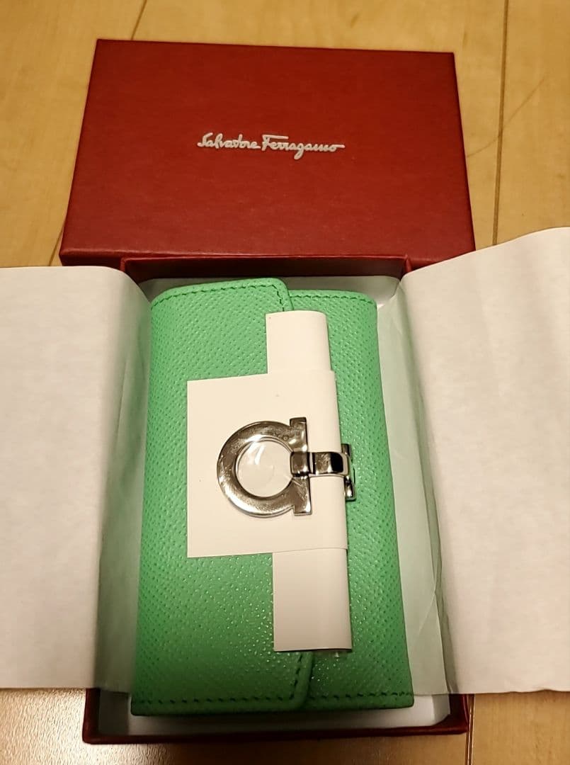 Salvatore Ferragamo ミントグリーン 6連キーケース