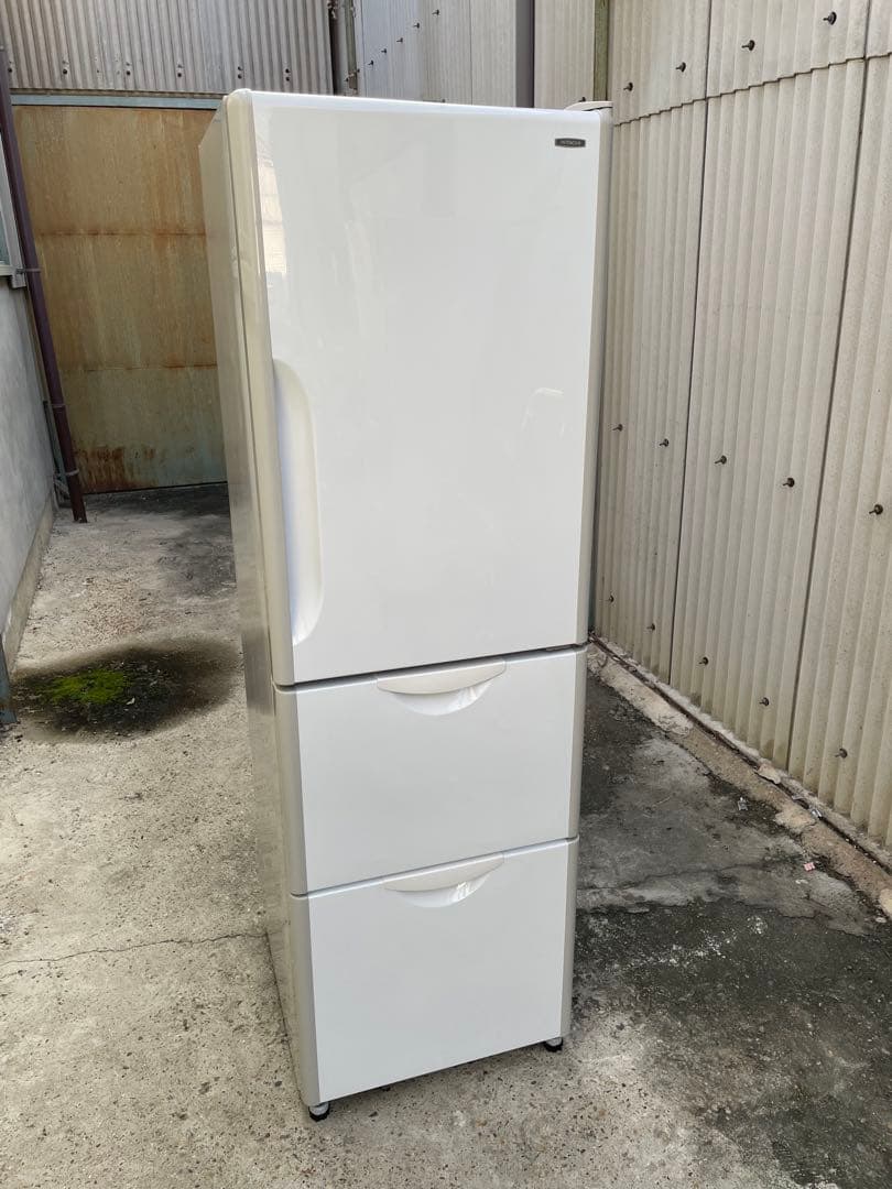 近隣配達可能　割と綺麗　HITACHI 300L 3ドア冷蔵庫　R-S30YMV