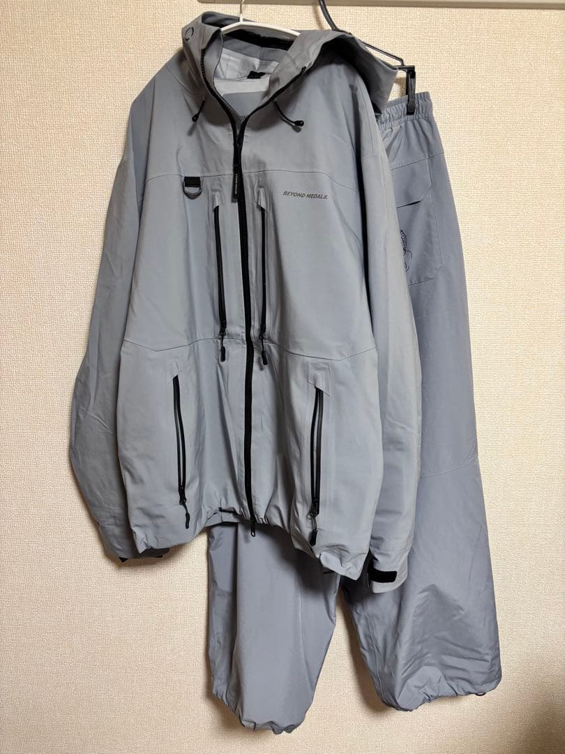 ビヨンドメダルズ　スノーボードウェア　上下セット