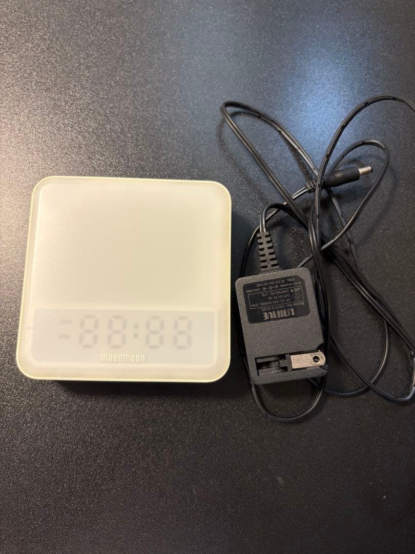 moonmoon デジタル時計 ホワイト ACアダプター付き