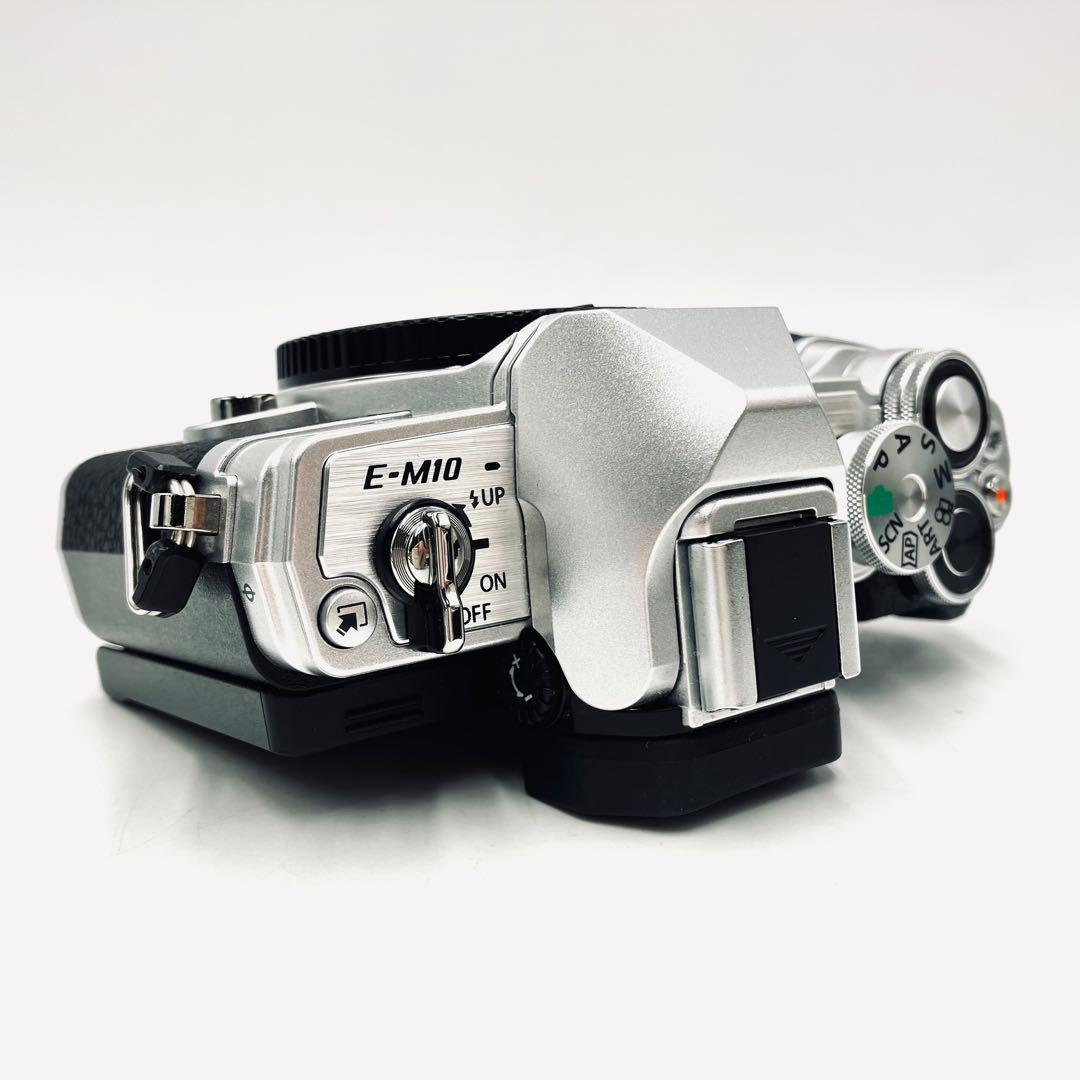 OLYMPUS OM-D E-M10 Mark IV EZ ダブルズームキット！