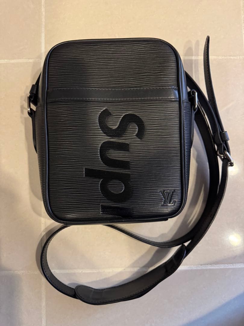 ルイヴィトン シュプリーム ダヌーブPM ショルダーバッグ エピ ブラック　美品