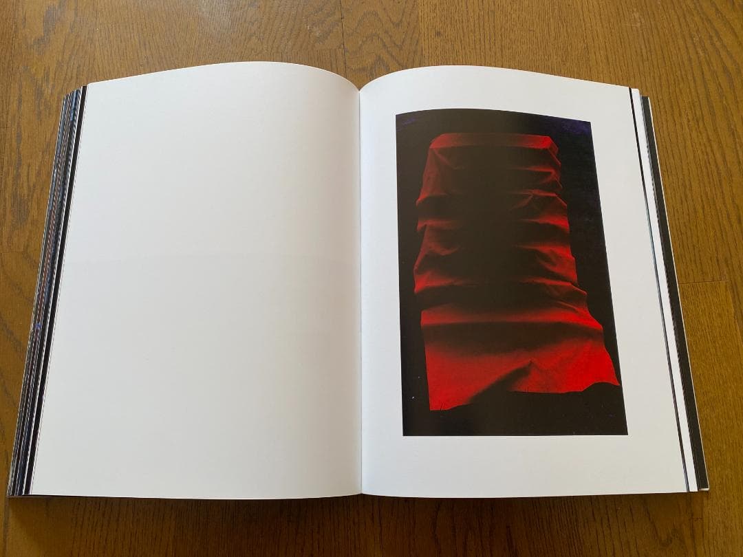 志賀理江子「螺旋海岸」直筆サイン 新品同様