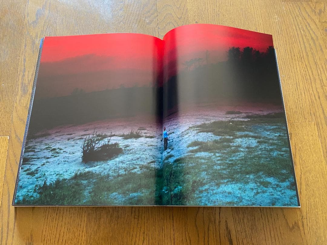 志賀理江子「螺旋海岸」直筆サイン 新品同様