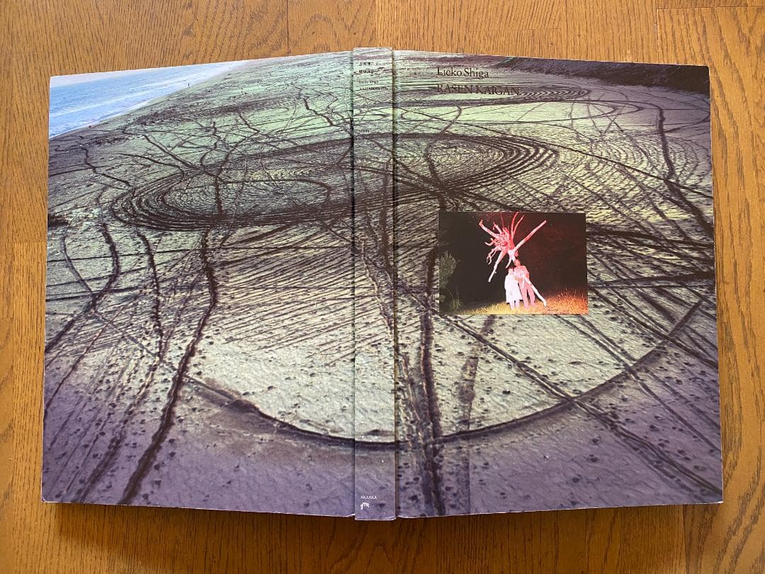 志賀理江子「螺旋海岸」直筆サイン 新品同様