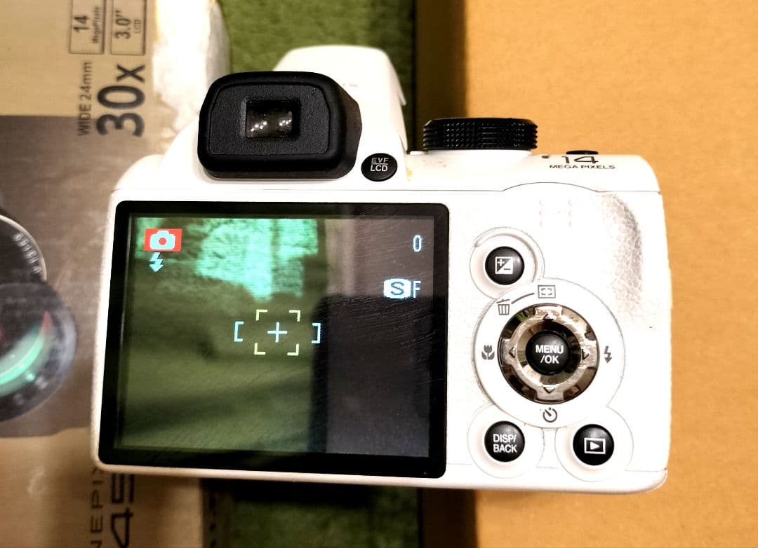 ほぼ未使用 フジフィルム FinePix S4500Xデジタルカメラ