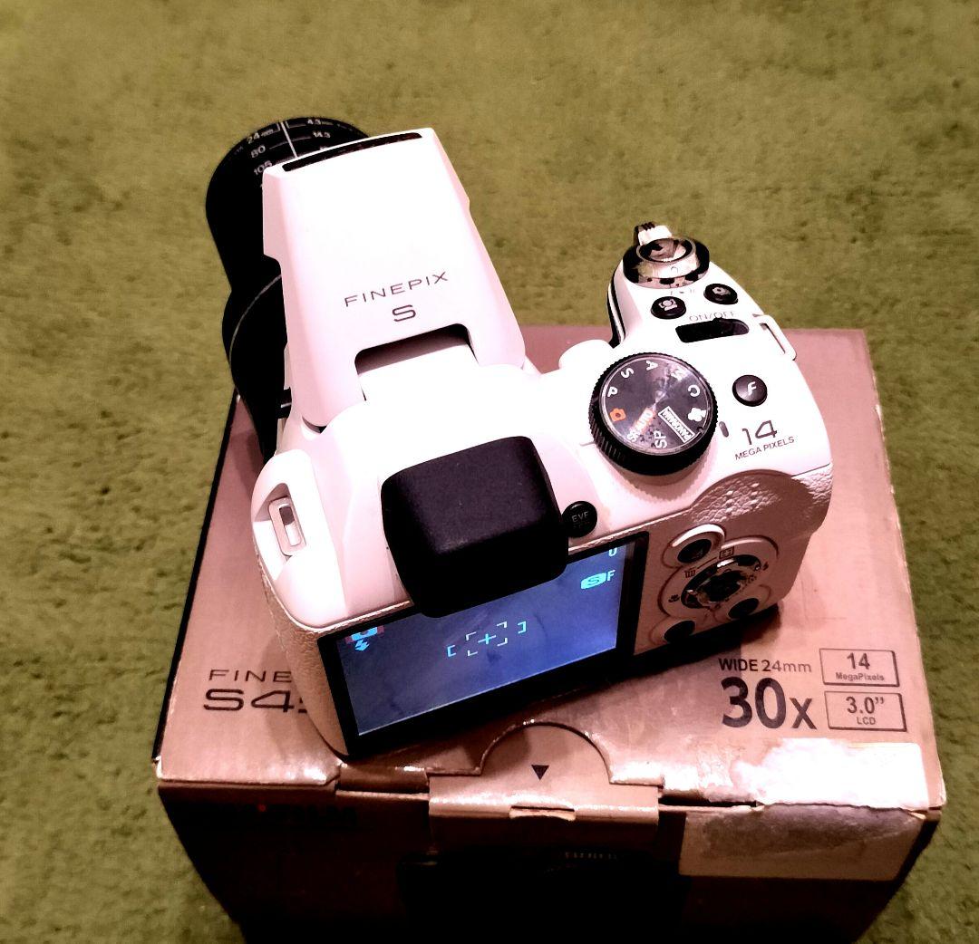 ほぼ未使用 フジフィルム FinePix S4500Xデジタルカメラ