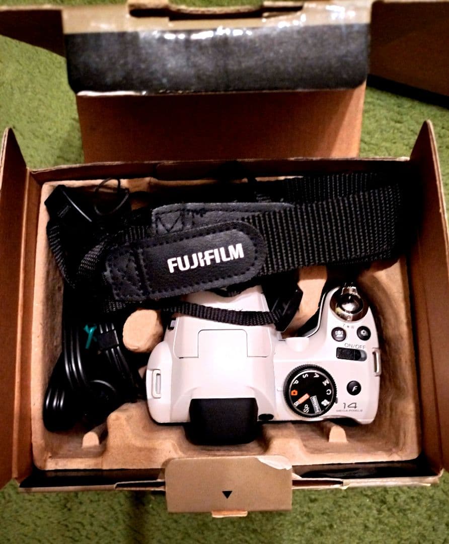 ほぼ未使用 フジフィルム FinePix S4500Xデジタルカメラ