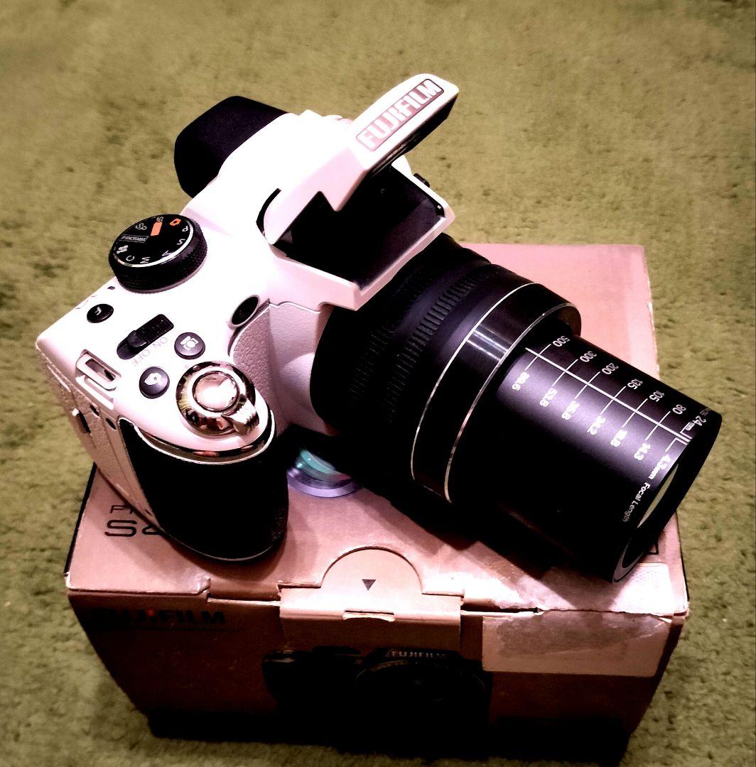 ほぼ未使用 フジフィルム FinePix S4500Xデジタルカメラ