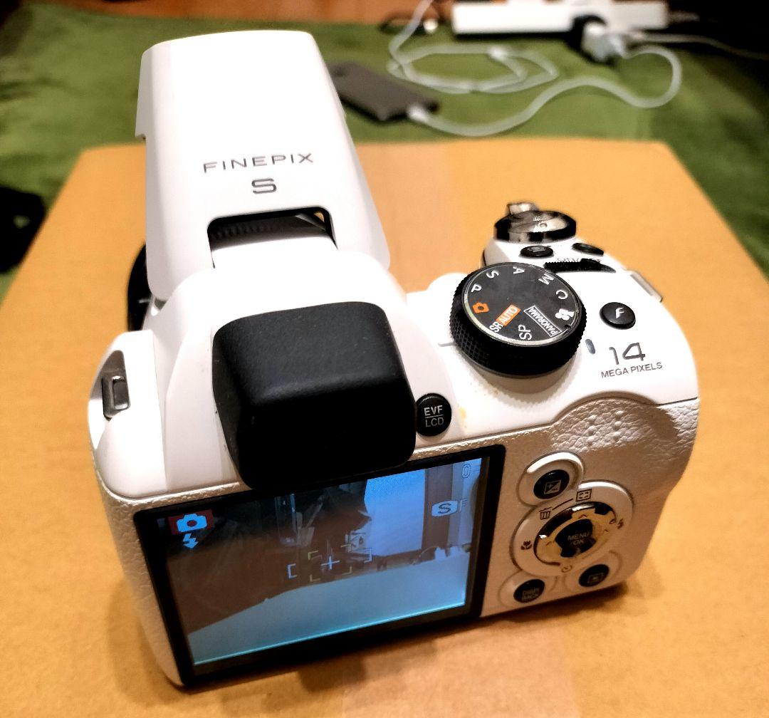 ほぼ未使用 フジフィルム FinePix S4500Xデジタルカメラ