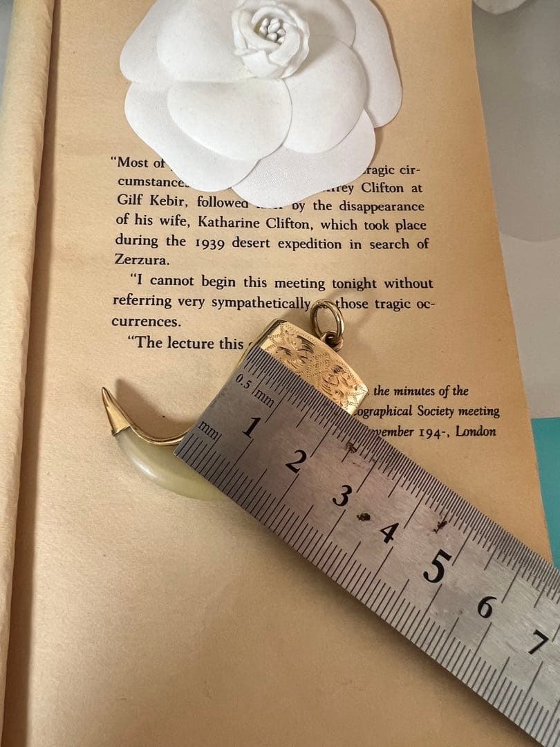 希少　k18イギリスアンティークネックレスペンダント　爪形ペンダント