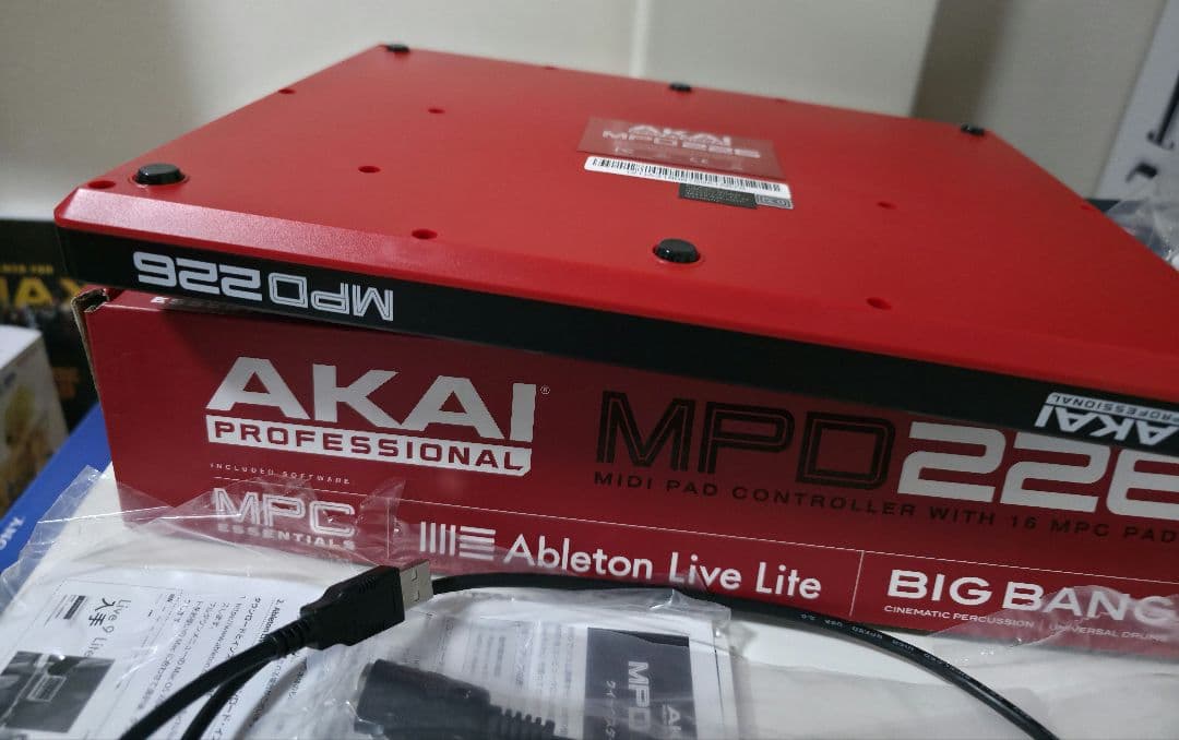 AKAI MPD226 MIDIコントローラー