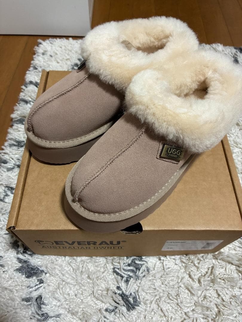 新年お値下げ❗️新品未使用UGG EVERAU厚底ムートンブーツベージュsand