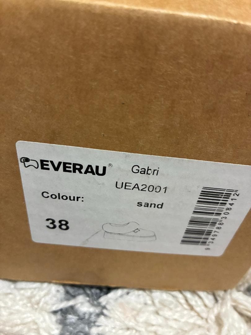 新年お値下げ❗️新品未使用UGG EVERAU厚底ムートンブーツベージュsand