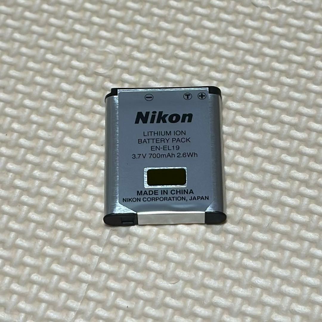 Nikon COOLPIX A100 シルバー 2010万画素 光学5倍ズーム