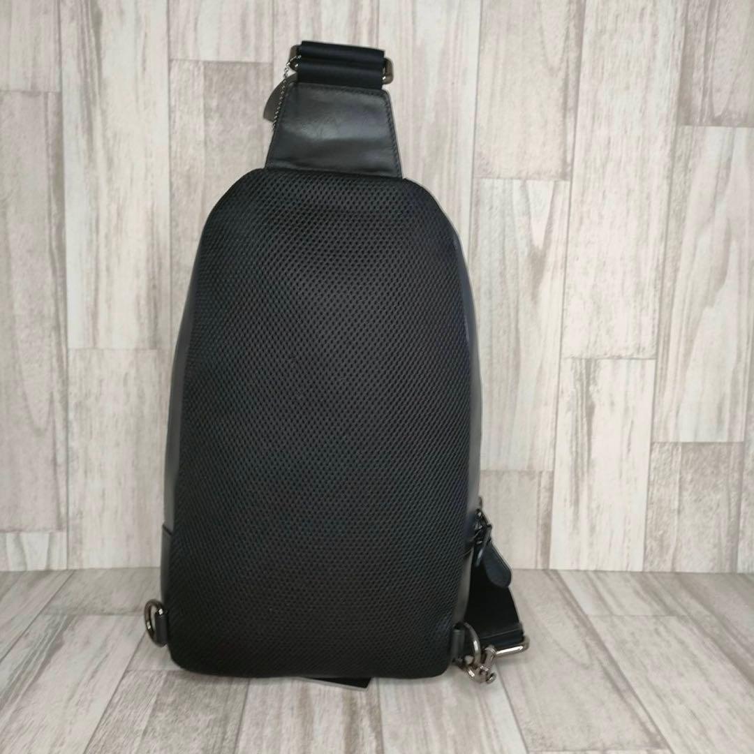 55 COACH コーチ　ボディーバッグ