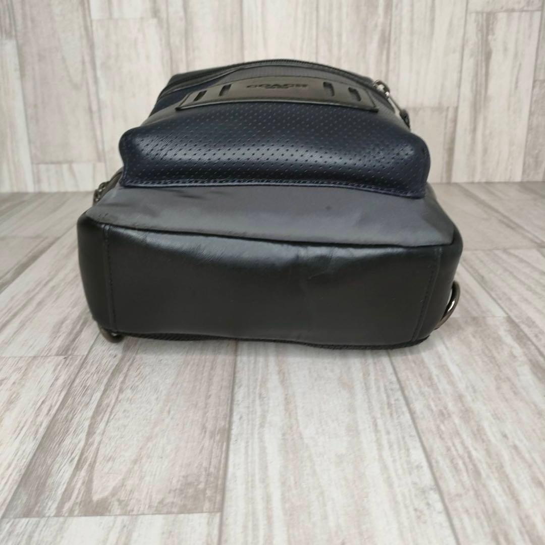 55 COACH コーチ　ボディーバッグ
