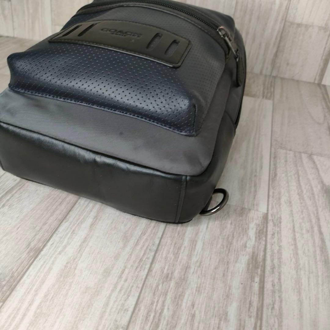 55 COACH コーチ　ボディーバッグ