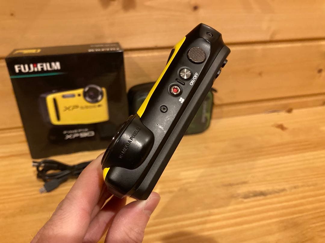 FUJIFILM 富士フイルム　FINEPIX XP90 防水デジカメ　コンデジ