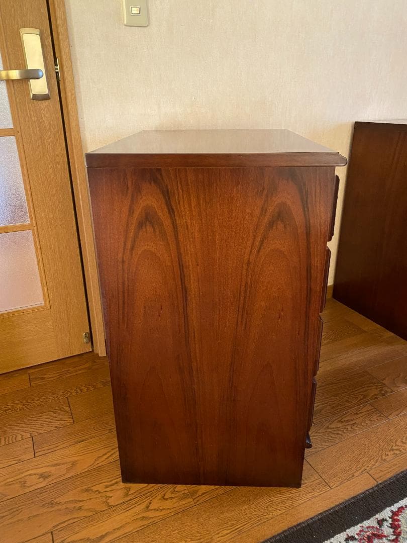 カリモク ブラウン木製チェスト 4段引き出し コロニアル