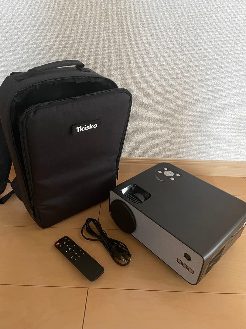 Tkisko プロジェクター本体 リモコン・バッグ、天板・三脚、HDMIコード付