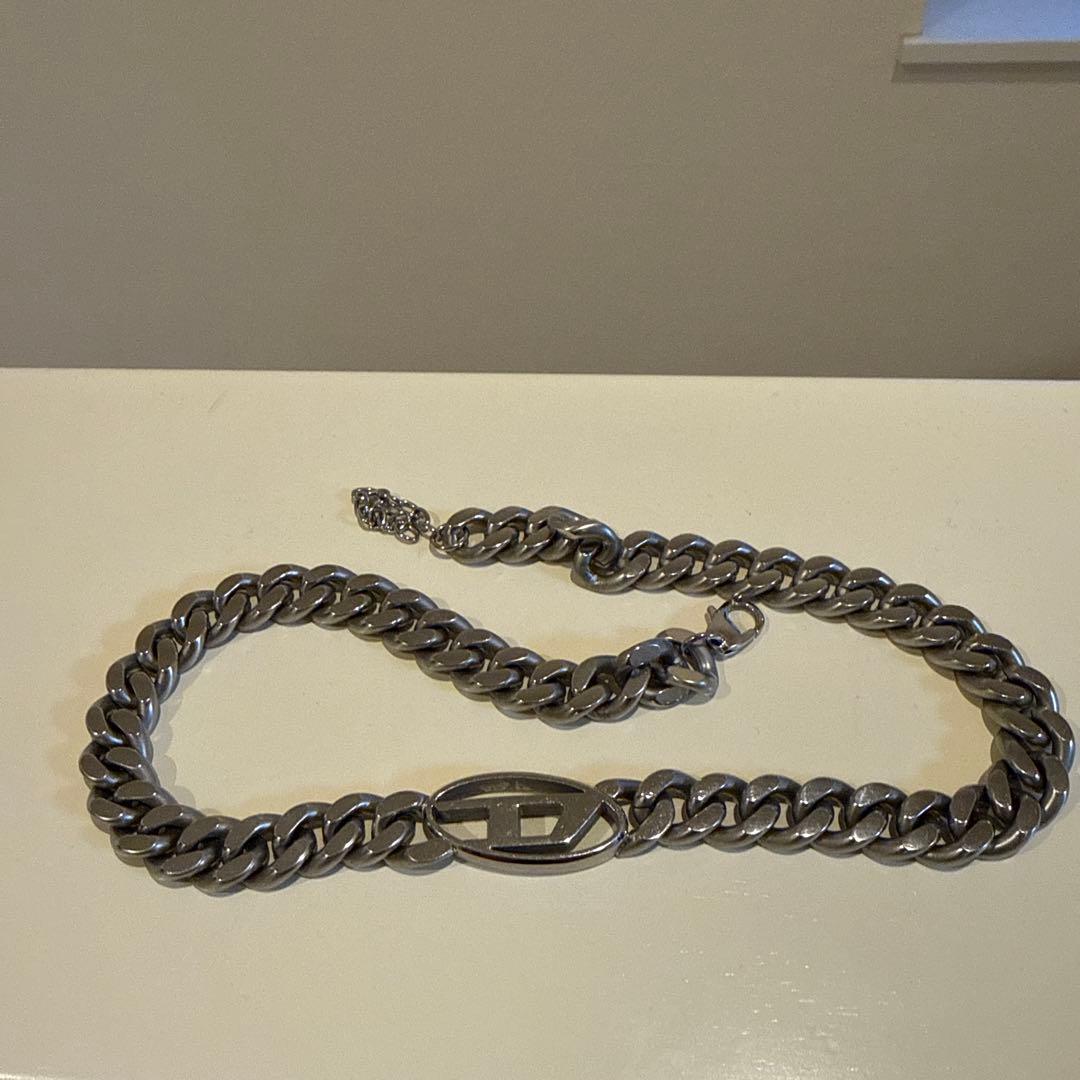 diesel チェーンネックレス ロゴ付き