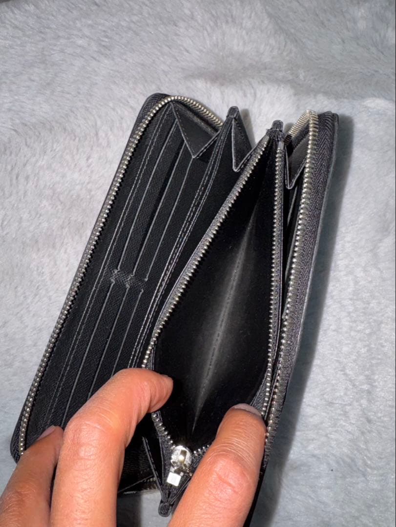ルイヴィトン　ブラックレザー ストライプ長財布