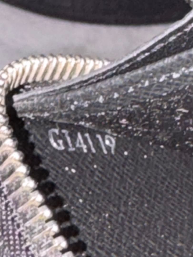 ルイヴィトン　ブラックレザー ストライプ長財布