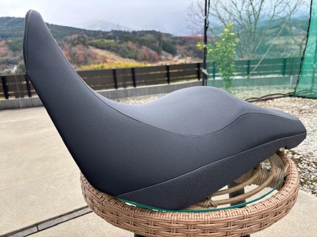 Vストローム650XT　純正ローシート（45100-28K51-BGP)