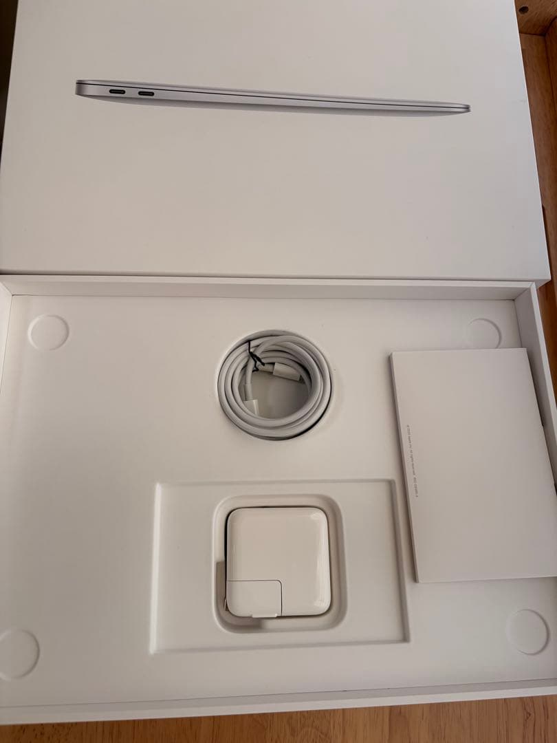 M1 MacBook Air_本体_シルバー_メモリ16GB_SSD1TB