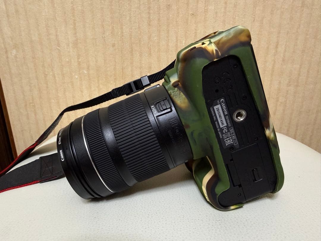 Canon EOS kiss X71 ストロボ未使用付き