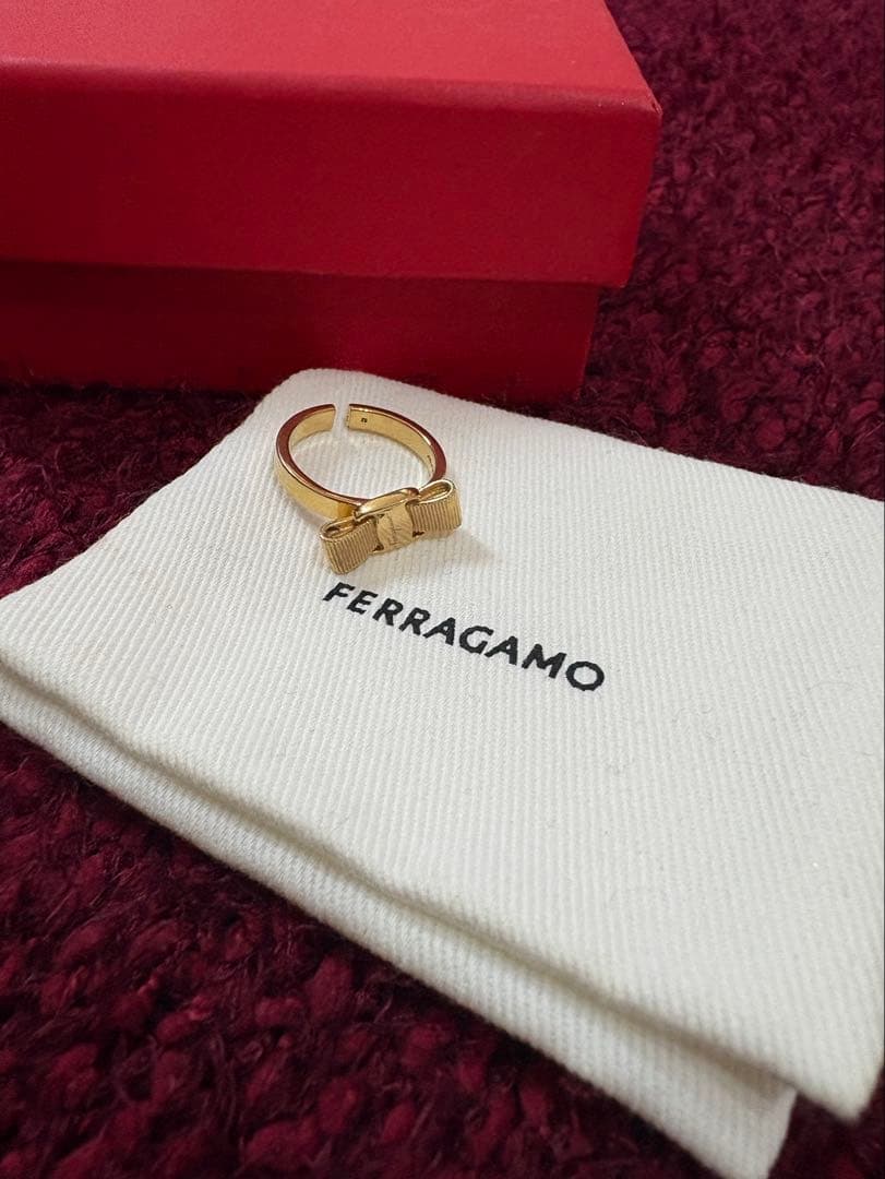 FERRAGAMO リボンモチーフリング　ヴァラ