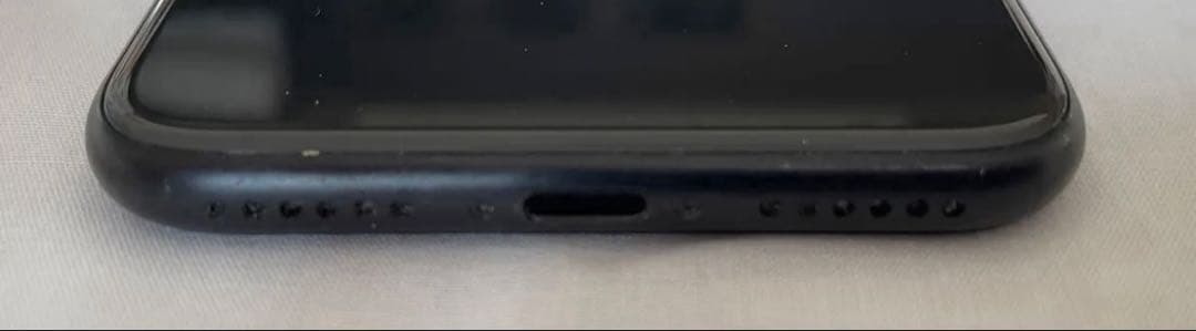 【液晶故障線有】 iPhoneSE 第２世代 64GB SIMフリー