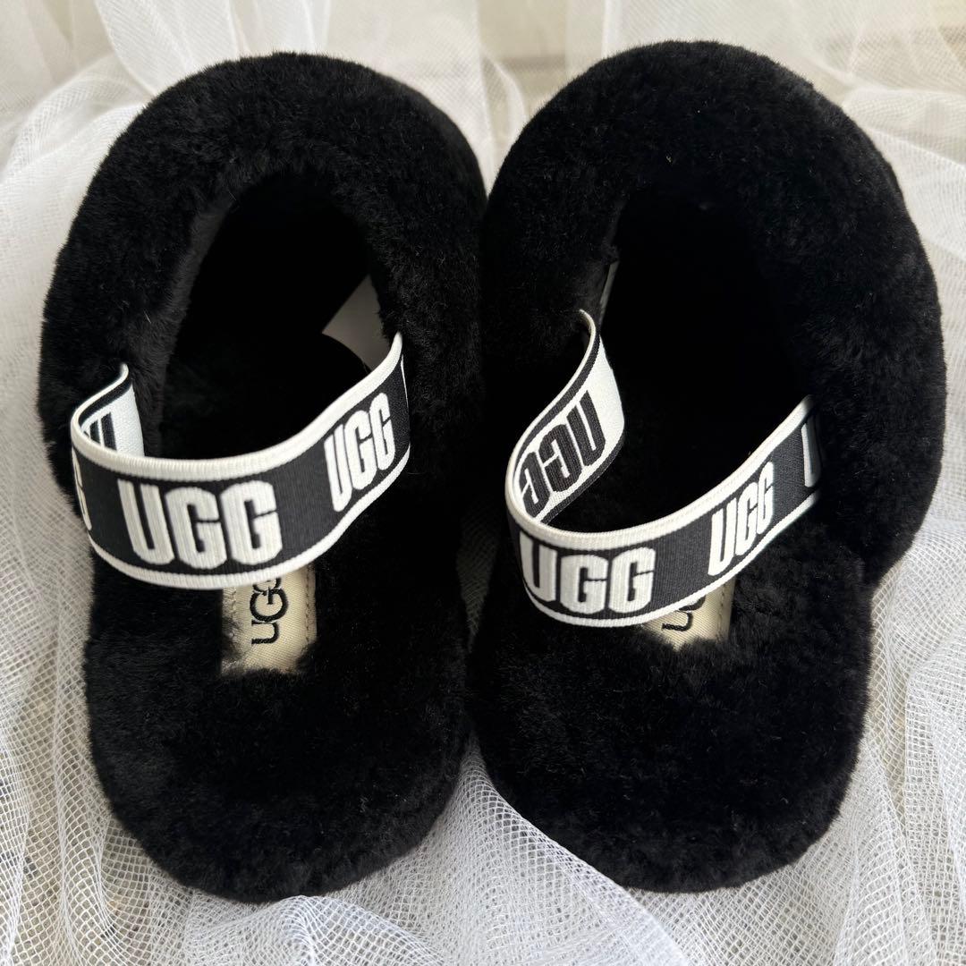 超美品　UGG バックストラップ サンダル ブラック ファー 羊毛 24.5cm