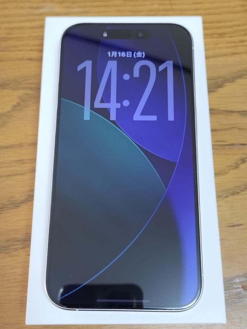 【美品】Apple iPhone 15 Pro 128GBホワイトチタニウム