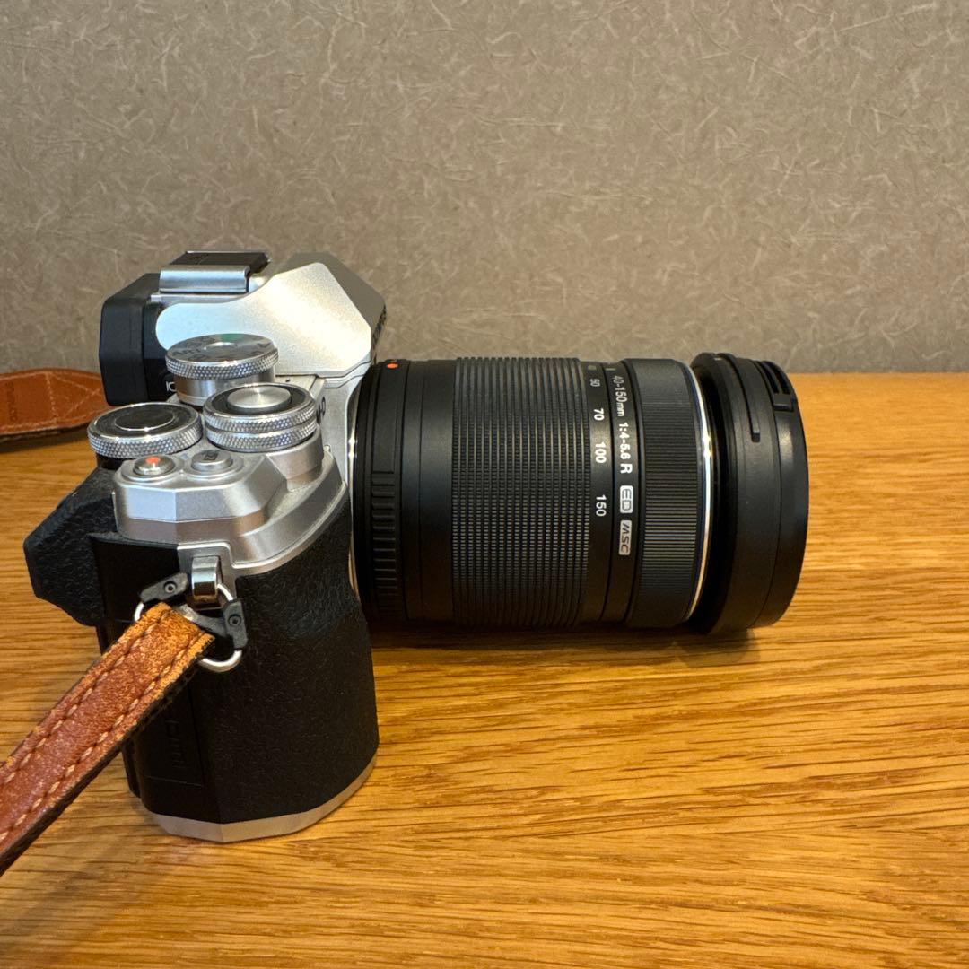 OLYMPUS OM-D ミラーレス一眼 カメラ