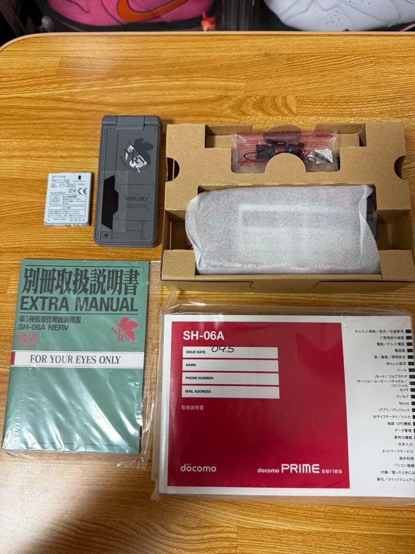 SH-06A NERV エヴァンゲリオン ガラケー 限定品
