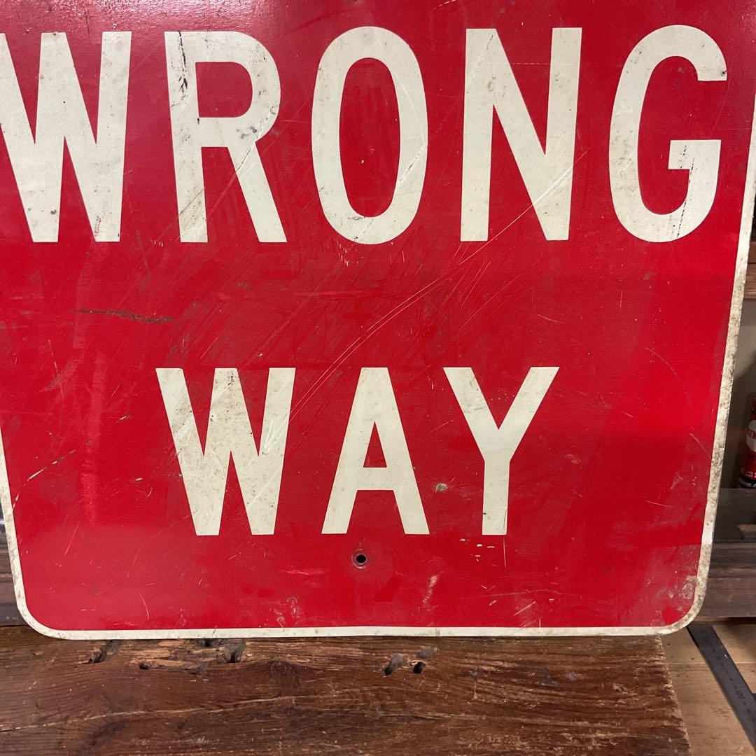 USAストリート看板　WRONG WAY