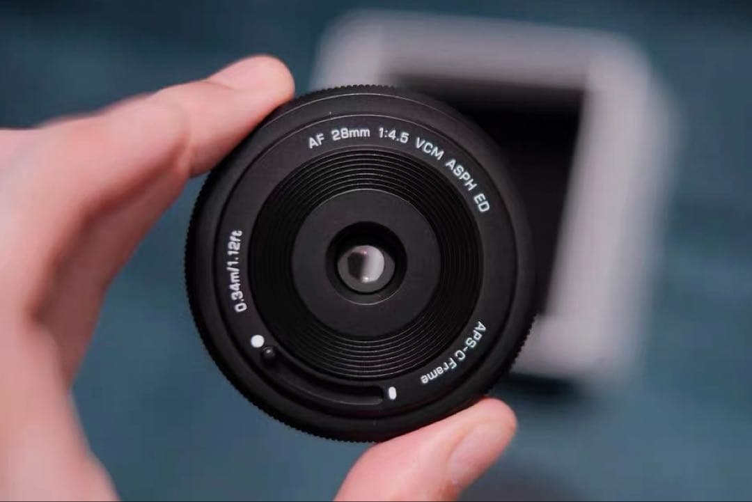 ほぼ新品VILTROX AF 28mm F4.5 パンケーキレンズ xマウント