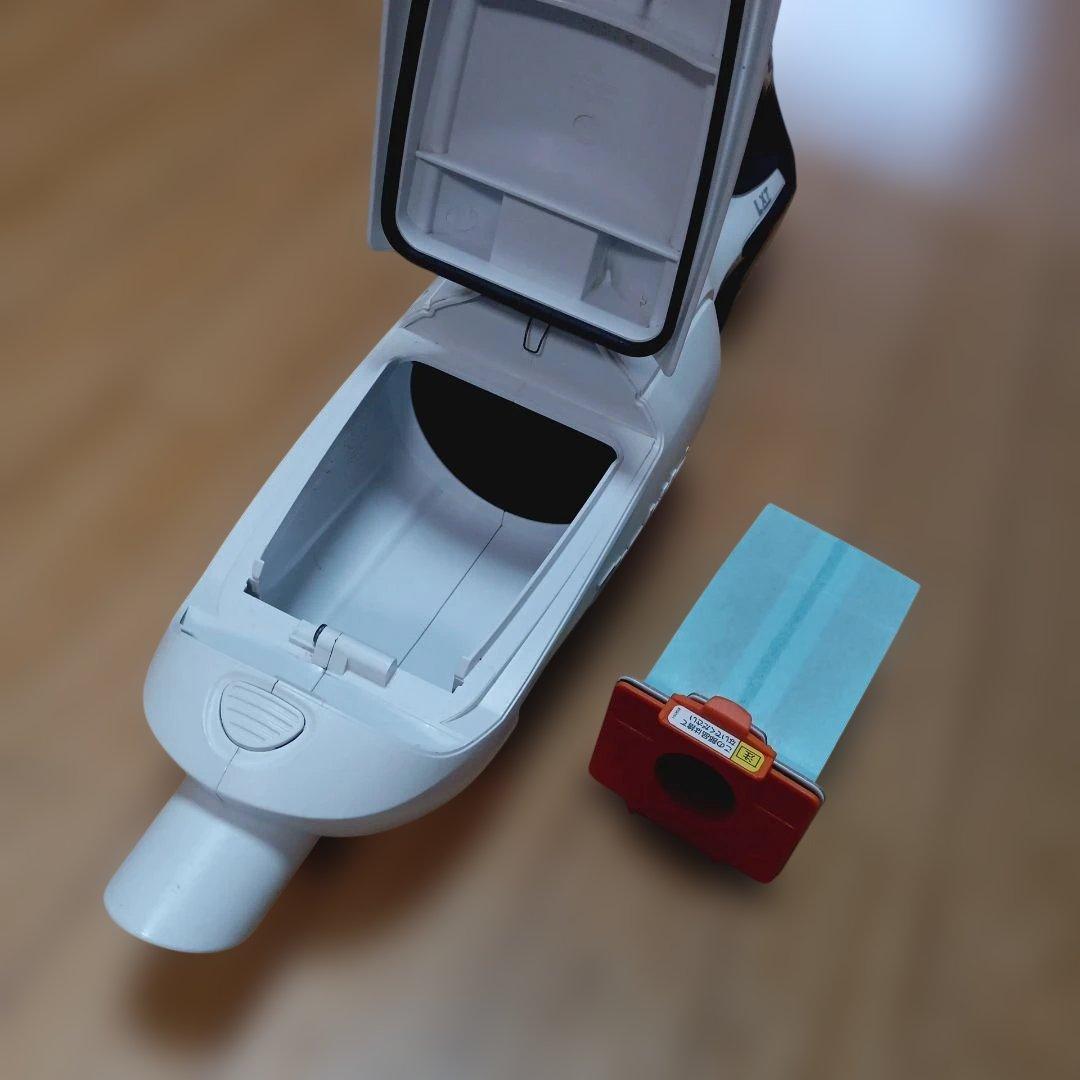 マキタ18V充電式クリーナCL182FD純正バッテリー、純正急速充電器付